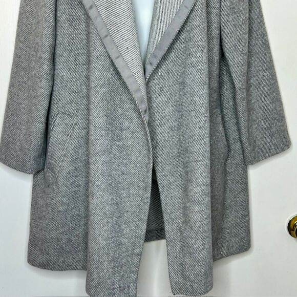 CHICO'S SIZE 1 8/10 GRAY LIGHTWEIGHT ASYMMETICAL SNAP FRONT WOOL BLEND JACKET - Picture 5 of 10